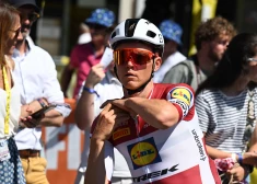 Skujiņš palīdz Milanam izcīnīt pirmo uzvaru “Tour de France” posmā