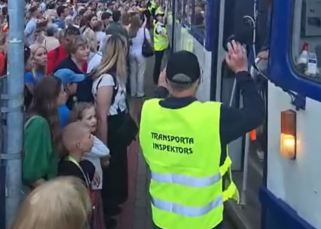 Sirsnība, kas paliek atmiņā: Ilmārs – klusais svētku varonis Mežaparka tramvaju pieturā