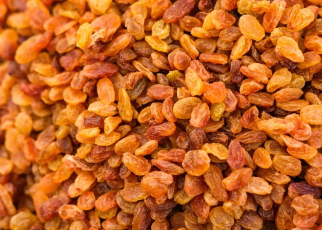 Uzmanies, ko ēd! Uzbeku rozīnēs atklāts bīstams toksīns virs normas