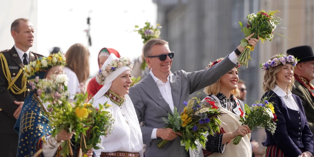 XIII Latvijas Skolu jaunatnes dziesmu un deju svētku gājiens.