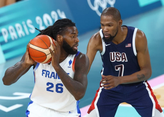 Divkārtējais Eirolīgas simboliskās izlases dalībnieks Matiass Lesors nepalīdzēs Francijas izlasei Eiropas čempionātā