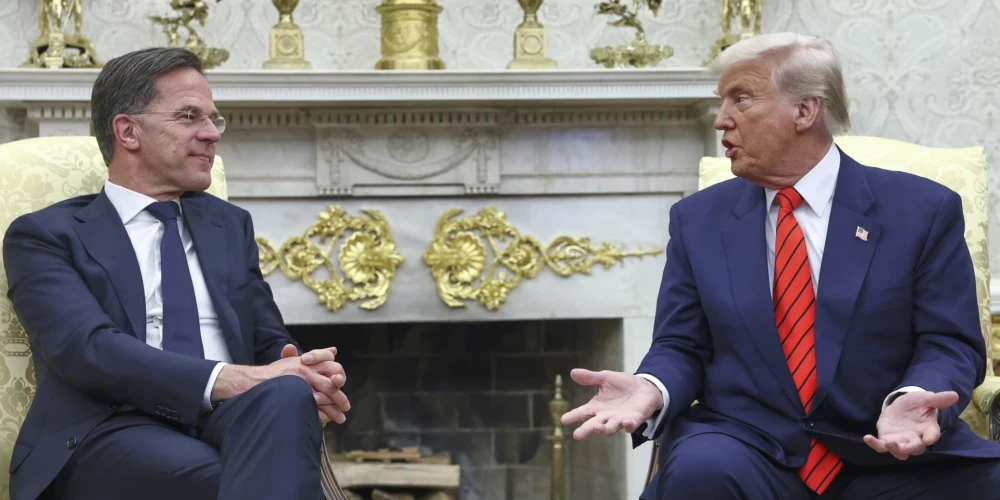 NATO ģenerālsekretārs Marks Rute un ASV prezidents Donalds Tramps Baltajā namā šā gada martā.