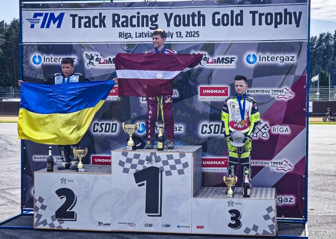 Andžejs Smuļkevičs triumfē pasaules jauniešu čempionātā spīdvejā