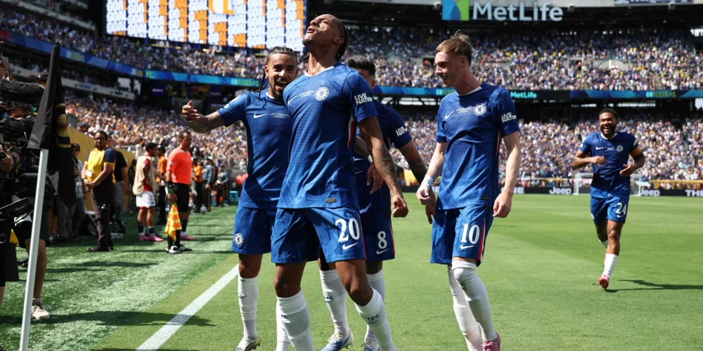 Žuāu Pedru panāca 3:0 "Chelsea" labā un praktiski izšķīra fināla likteni