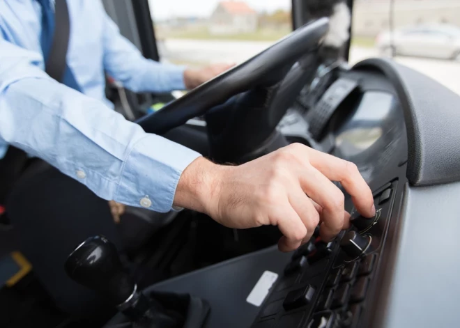 “Liepājas autobusu parks”: šoferu trūkuma dēļ atcelti 11 reisi