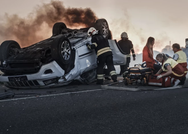 В Марупском крае в аварии погиб водитель BMW, трое пассажиров пострадали