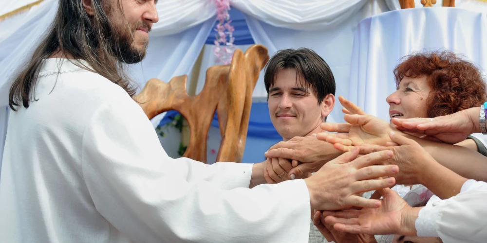 Pēdējās Derības draudzes līderis Visarions jeb Sergejs Torops uzsver, ka viens no viņa dēliem devies slepkavot ukraiņus.