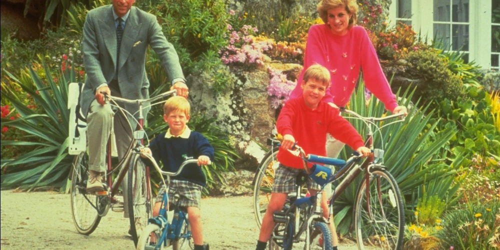 Lielbritānijas karaliskā ģimene 1990. gadu sākumā.