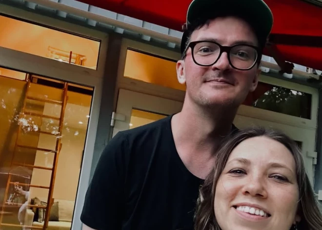 "Astro’n’out" soliste Māra Upmane-Holšteina ar vīru svin 17 gadus laulībā