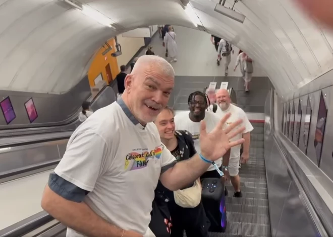 Mācītājs Māris Sants piedalās Londonas praidā. VIDEO