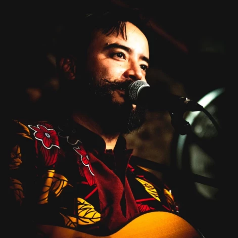 Džeza un bossa nova dziedātājs, ģitārists Luizs Mura.