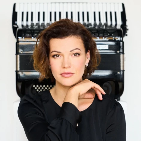 Akordeoniste Ksenija Sidorova.