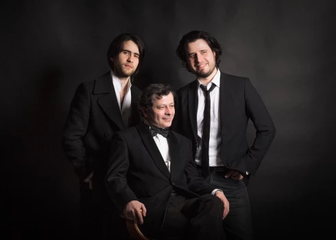 Pianisti Sergejs Osokins, Andrejs Osokins un Georgijs Osokins.