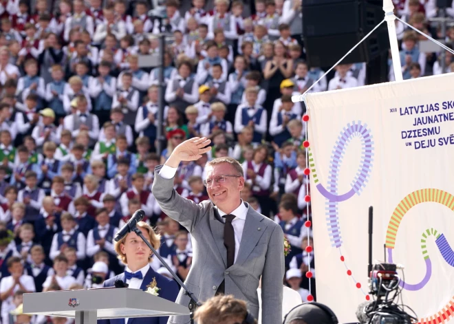 "Ja pat mani spēj izkustināt palēkāt līdzi..." Rinkēvičs norāda, ka, neskatoties uz ķibelēm, dziesmu un deju svētki izdevās