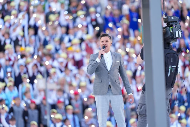 Dziedātājs Andris Ērglis pats savulaik bijis gan skolēnu, gan pieaugušo Dziesmu svētku dalībnieks.