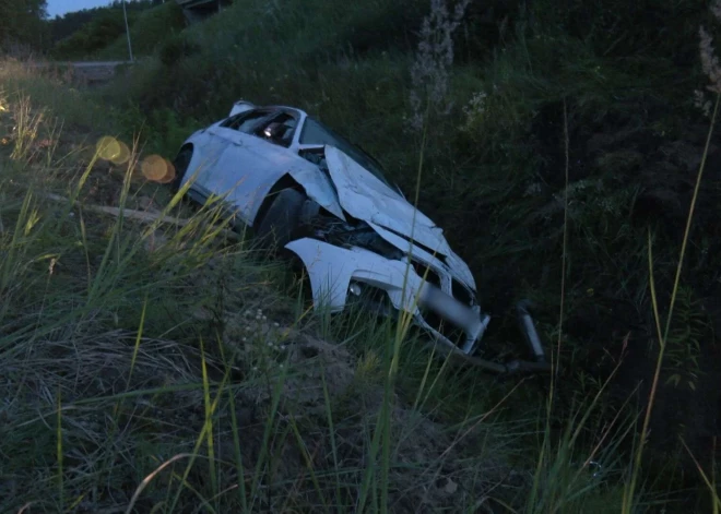 "Вчера у него был день рождения. А сегодня он погиб": водителя BMW занесло на повороте - его насмерть придавило собственное авто