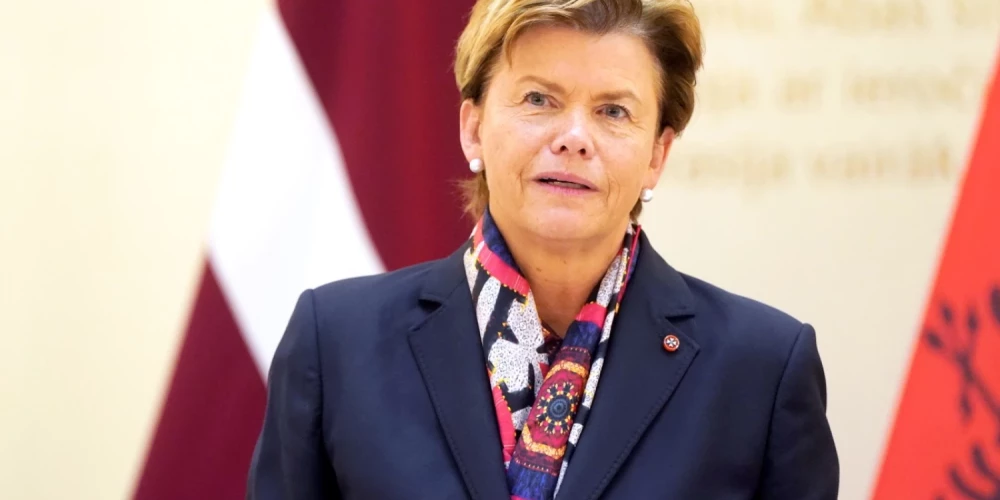 Latvijas ārlietu ministre Baiba Braže (JV). 