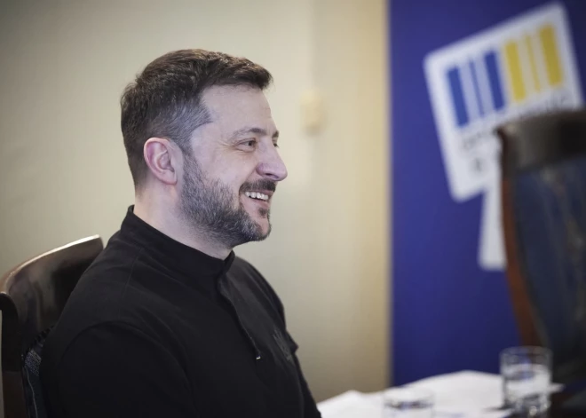 "Paldies, prezidenta kungs! Paldies, Amerika!" Zelenskis telefonsarunā pateicies Trampam par atbalstu Ukrainai