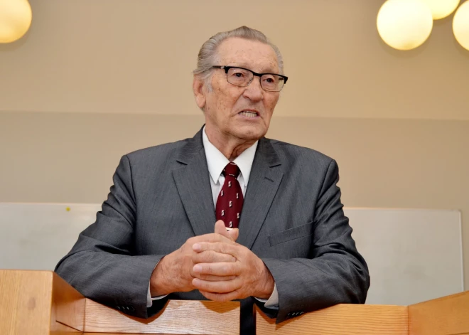 Par apkaunojošu nodarījumu atņem valsts apbalvojumu bijušajam tiesnesim Uldim Krastiņam