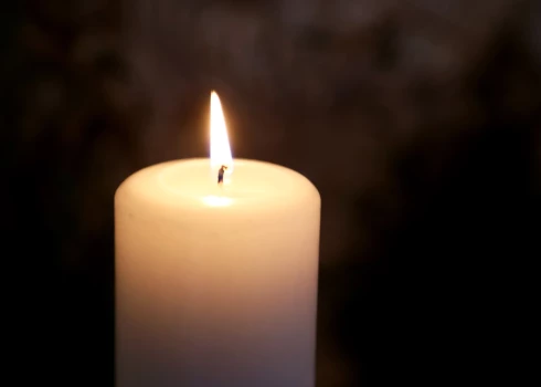 Mediķi ieradās notikuma vietā un centās bērnu reanimēt, taču dzīvību glābt neizdevās.