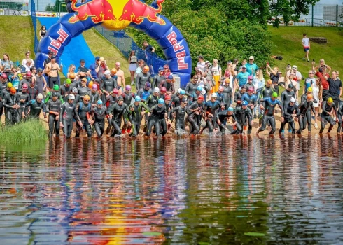 Kopumā sacensībās piedalījās vairāki simti triatlonistu.