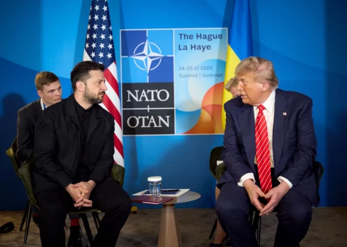 Ukrainas prezidents Volodimirs Zelenskis ar ASV prezidentu Donaldu Trampu.