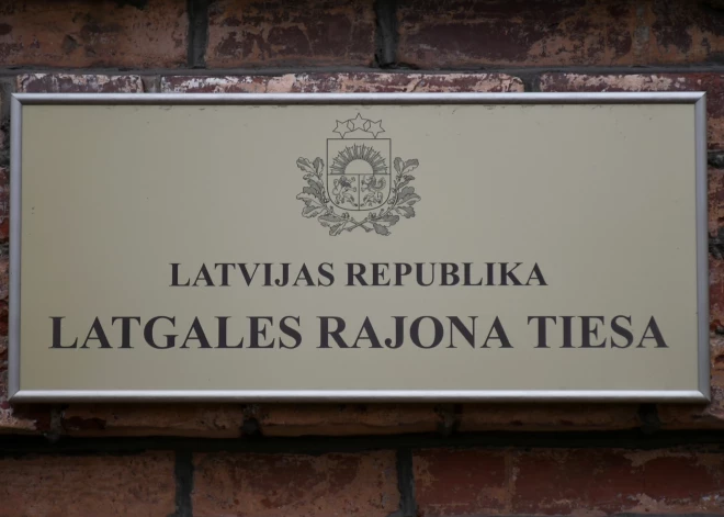 Прокуратура предъявила обвинение матери двухлетнего ребенка, замерзшего в Резекненском крае