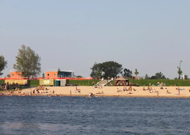 "Māte teica ‘pieskati brāli’… un aizgāja," - sieviete Jelgavā no noslīkšanas izglābj mazu bērnu