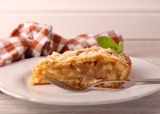 Нежнее не бывает: рецепт идеальной яблочной шарлотки
