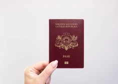 Казахи, белорусы, чеченец и другие: гражданство Латвии получат еще 56 человек