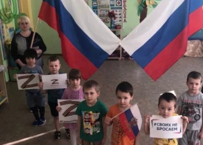 Krievijā aicina saīsināt bērnu mācību ilgumu skolās, lai meitenes ātrāk sāktu dzemdēt