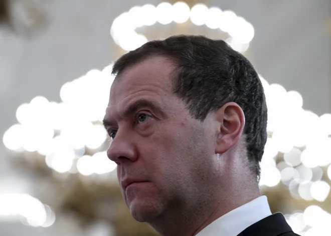 Krievijai uzspļaut uz Trampa ultimātu, bravūrīgi stāsta odiozais eksprezidents Medvedevs