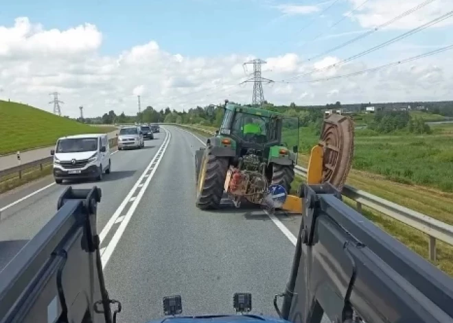 Поездка Интиса в Елгаву закончилась у Рижской ГЭС: у трактора взорвалось колесо