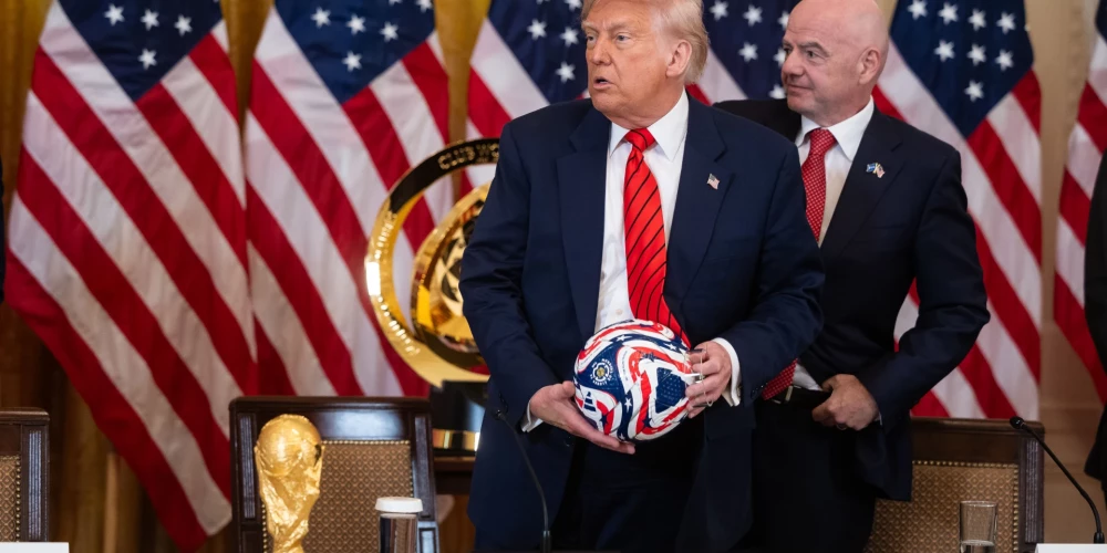 ASV prezidents Donalds Tramps un FIFA prezidents Džanni Infantino Baltajā namā