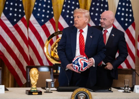 ASV prezidents Donalds Tramps un FIFA prezidents Džanni Infantino Baltajā namā