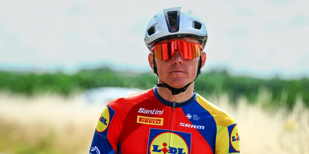 Toms Skujiņš palīdzēja komandas biedram uzvarēt vienā no posmiem.