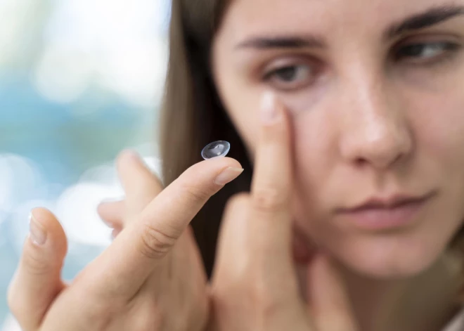 Kā ielikt kontaktlēcas: Praktiska pamācība iesācējiem
