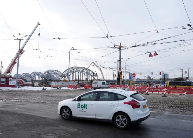 В три раза дороже? Подскочившие цены на такси Bolt во время Праздника песни и танца вызвали критику