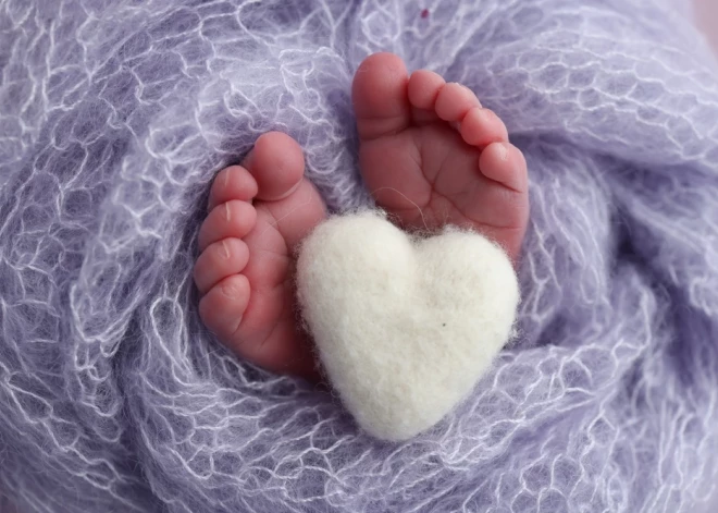 "Pēc piedzimšanas gribu bērnu nodot adopcijai, vai Latvijā tas ir iespējams?" jautā topošā māmiņa