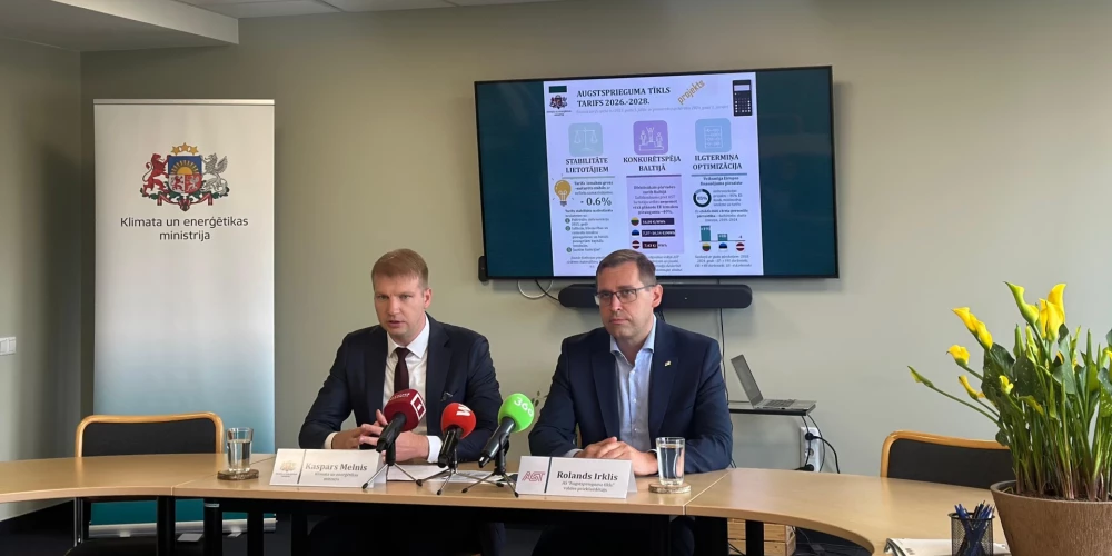 Trešdien, 16. jūlijā, Klimata un enerģētikas ministrs Kaspars Melnis tikās ar AS “Augstsprieguma tīkls” (AST) vadības pārstāvjiem, lai pārrunātu AST tarifu projektu 2026.-2028. gadam.