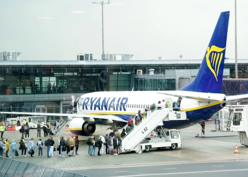 Самолет Ryanair в Риге.