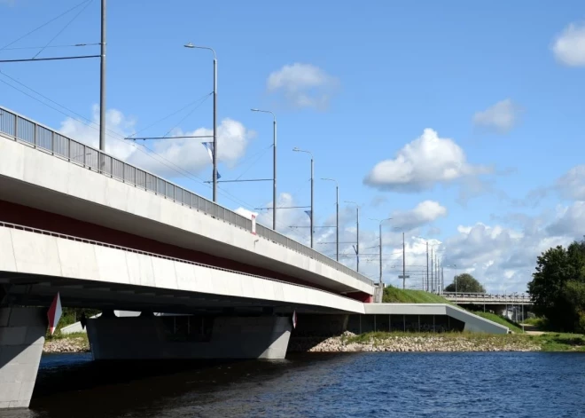 Uzmanību autovadītājiem: slēgs satiksmi labās puses nobrauktuvē no Salu tilta uz Mūkusalas ielu