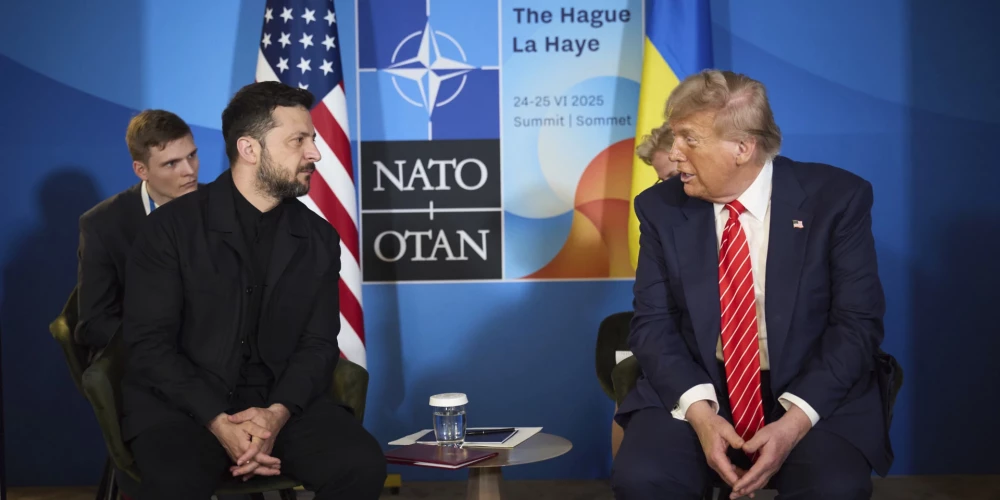 ASV prezidents Donalds Tramps ir jautājis Ukrainas prezidentam Volodimiram Zelenskam, vai viņš atļautos bombardēt Maskavu, un privāti mudinājis Ukrainu pastiprināt dziļos triecienus pret Krieviju.