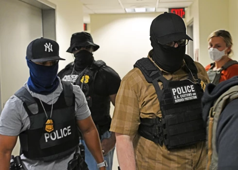 ASV Imigrācijas un muitas dienests.