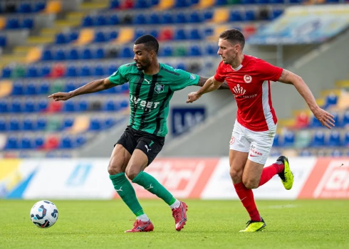 Rīgā notikušajā mačā pamatlaikā spēle starp "Audu" un Ziemeļīrijas vicečempioni "Larne" noslēdzās neizšķirti 2:2 (1:0). 