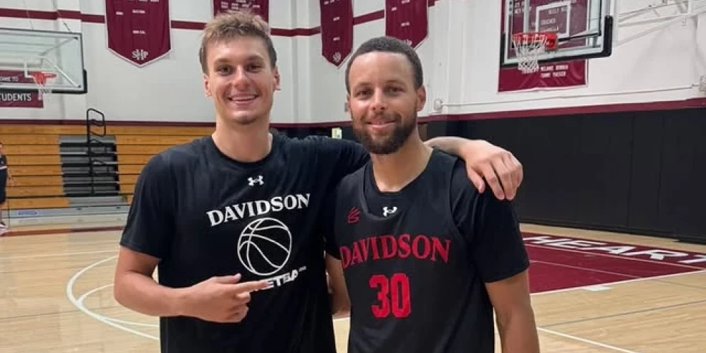Roberts Blūms pēc treniņa ar slaveno basketbolistu arī nofotografējās.
