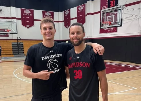 Roberts Blūms pēc treniņa ar slaveno basketbolistu arī nofotografējās.