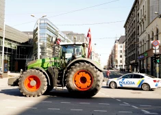 Небольшие хозяйства будут уничтожены: латвийские фермеры готовят протесты "беспрецедентного масштаба"