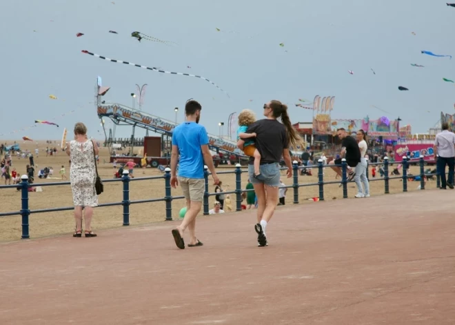 Lielbritānijā izplatās jauns Covid paveids - tam raksturīgs unikāls simptoms