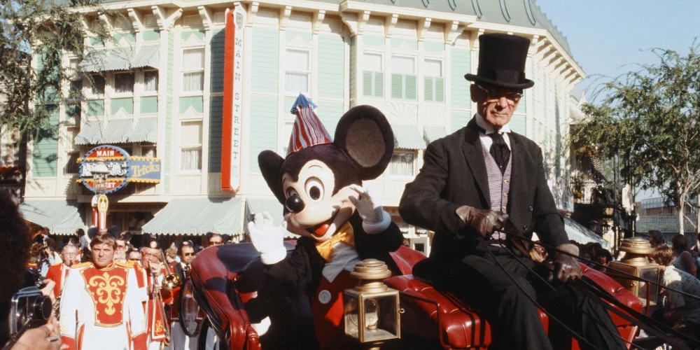 Disnejlenda ir pirmais Walt Disney Company veidotais tematiskais atrakciju parks, kas tika atklāts 1955. gada 17. jūlijā Anaheimā, Kalifornijā, netālu no Losandželosas. 
